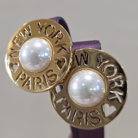 Rare Vintage 1976 Carolee New York Paris Pearl Cabochon Gold Round Clip Earrings - Picture 3 of 13